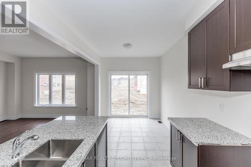 167 Heritage Road, Bradford West Gwillimbury, ON - Indoor Photo Showing Kitchen With Upgraded Kitchen