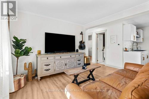 12 Wade Avenue, Brantford, ON - Indoor Photo Showing Living Room