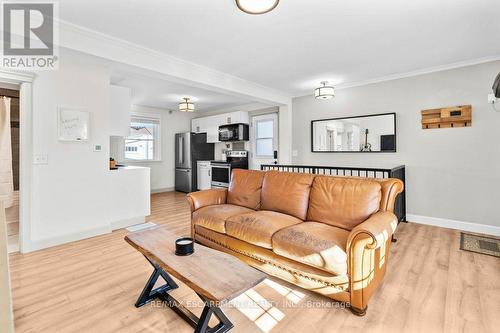 12 Wade Avenue, Brantford, ON - Indoor Photo Showing Living Room