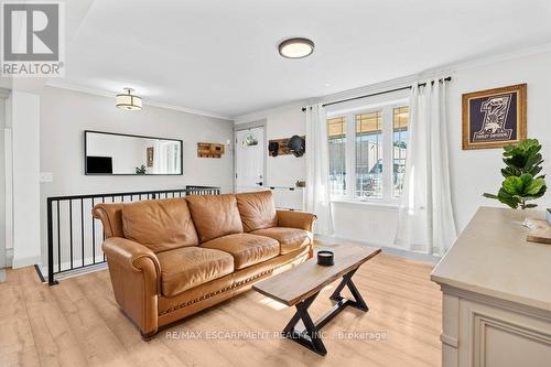 12 Wade Avenue, Brantford, ON - Indoor Photo Showing Living Room