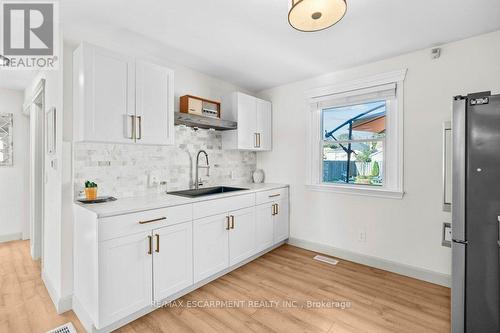 12 Wade Avenue, Brantford, ON - Indoor Photo Showing Kitchen