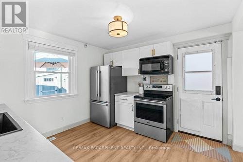 12 Wade Avenue, Brantford, ON - Indoor Photo Showing Kitchen