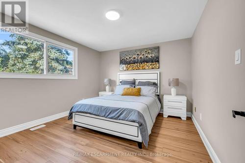 165 Bellingham Drive, Hamilton, ON - Indoor Photo Showing Bedroom