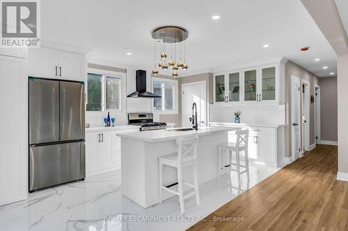 165 Bellingham Drive, Hamilton, ON - Indoor Photo Showing Kitchen With Upgraded Kitchen