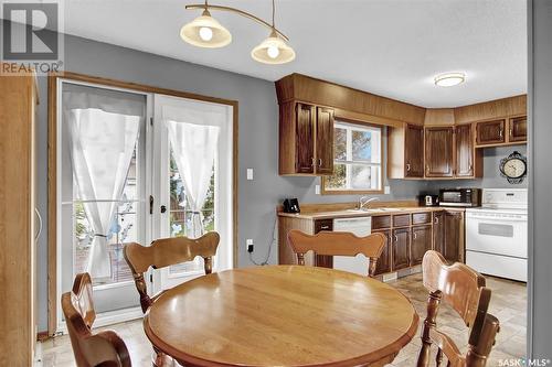 7312 1St Avenue N, Regina, SK - Indoor Photo Showing Dining Room