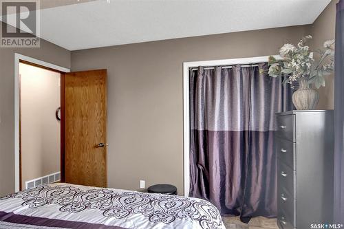 7312 1St Avenue N, Regina, SK - Indoor Photo Showing Bedroom