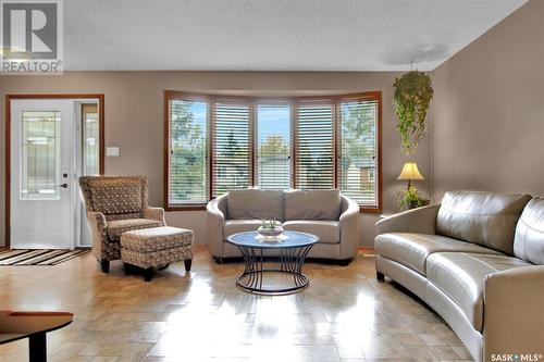 7312 1St Avenue N, Regina, SK - Indoor Photo Showing Living Room