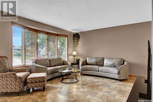 7312 1St Avenue N, Regina, SK - Indoor Photo Showing Living Room