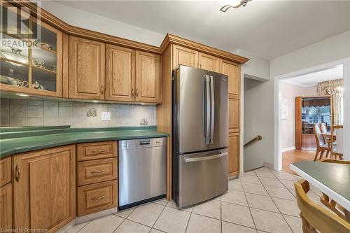 16 Lawrence Avenue, Stoney Creek, ON - Indoor Photo Showing Kitchen