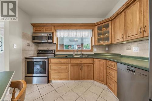 16 Lawrence Avenue, Stoney Creek, ON - Indoor Photo Showing Kitchen With Double Sink