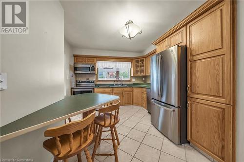 16 Lawrence Avenue, Stoney Creek, ON - Indoor Photo Showing Kitchen