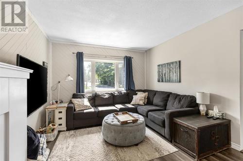 293 Mcgregor Ave, Sault Ste. Marie, ON - Indoor Photo Showing Living Room