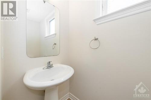 Powder room - 507 Cherokee Way, Stittsville, ON - Indoor Photo Showing Bathroom