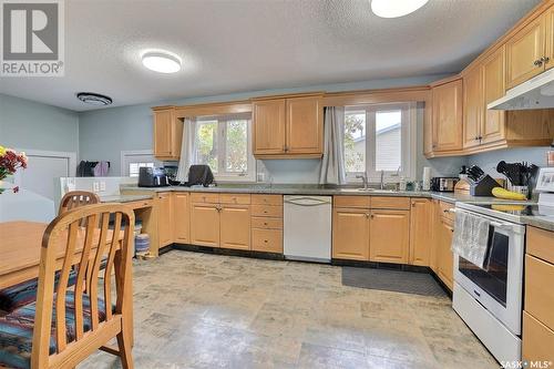 74 Weekes Crescent, Regina, SK - Indoor Photo Showing Kitchen