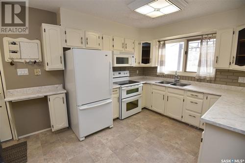 405 Alfred Street, Nipawin Rm No. 487, SK - Indoor Photo Showing Kitchen With Double Sink