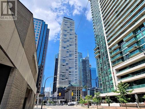 3402 - 88 Harbour Street, Toronto, ON - Outdoor With Facade