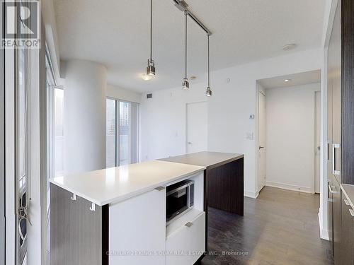 3402 - 88 Harbour Street, Toronto, ON - Indoor Photo Showing Kitchen