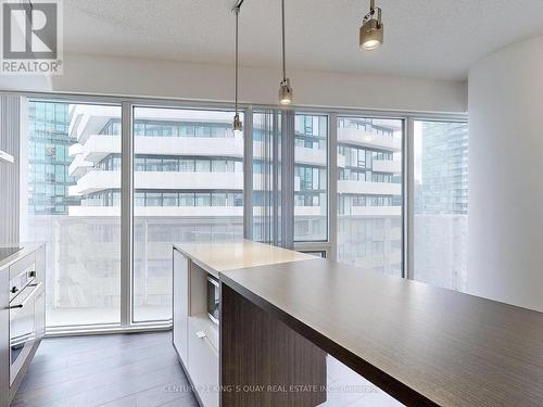 3402 - 88 Harbour Street, Toronto, ON - Indoor Photo Showing Kitchen