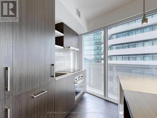 3402 - 88 Harbour Street, Toronto, ON - Indoor Photo Showing Kitchen