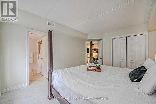 301 - 1441 Walker'S Line, Burlington, ON - Indoor Photo Showing Bedroom