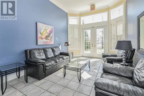 301 - 1441 Walker'S Line, Burlington, ON - Indoor Photo Showing Living Room