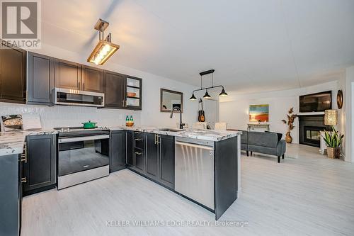 301 - 1441 Walker'S Line, Burlington, ON - Indoor Photo Showing Kitchen