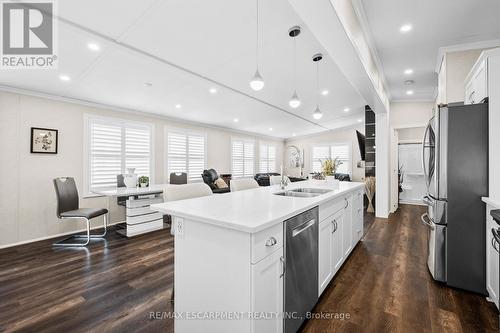 4449 Milburough Line/ 8 Poplar Street, Burlington, ON - Indoor Photo Showing Kitchen With Double Sink With Upgraded Kitchen