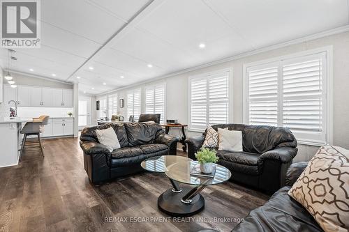 4449 Milburough Line/ 8 Poplar Street, Burlington, ON - Indoor Photo Showing Living Room