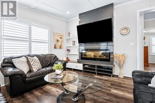 4449 Milburough Line/ 8 Poplar Street, Burlington, ON - Indoor Photo Showing Living Room