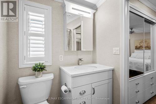 4449 Milburough Line/ 8 Poplar Street, Burlington, ON - Indoor Photo Showing Bathroom