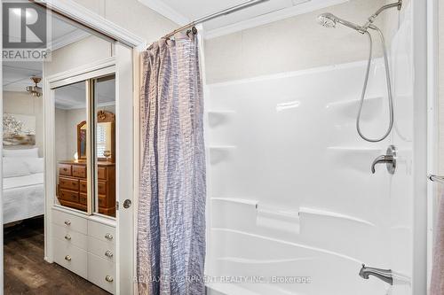 4449 Milburough Line/ 8 Poplar Street, Burlington, ON - Indoor Photo Showing Bathroom