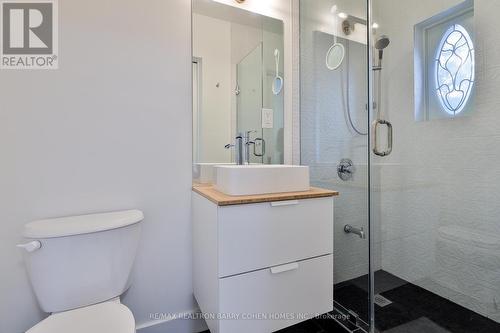 515 Concord Avenue, Toronto, ON - Indoor Photo Showing Bathroom