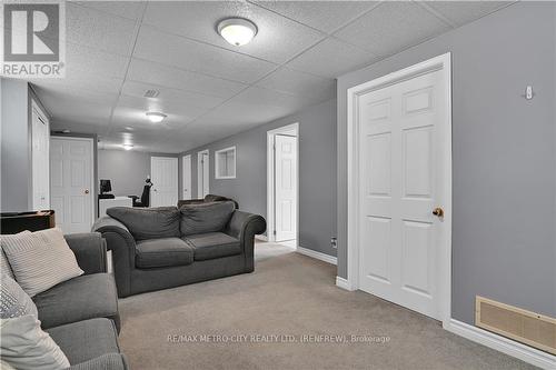 91 Haramis Drive, Renfrew, ON - Indoor Photo Showing Living Room