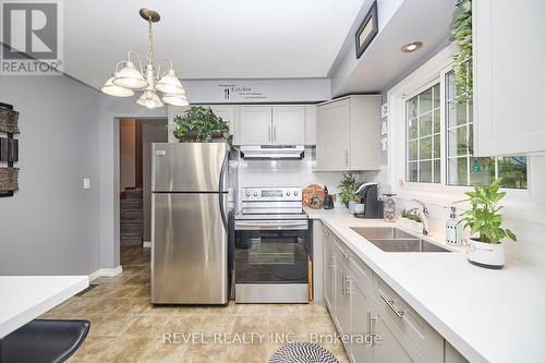 6529 Dalena Place, Niagara Falls, ON - Indoor Photo Showing Kitchen With Double Sink