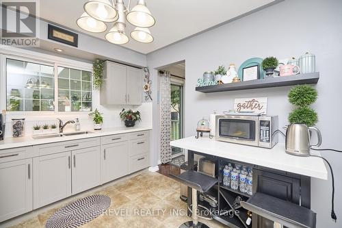 6529 Dalena Place, Niagara Falls, ON - Indoor Photo Showing Kitchen With Double Sink