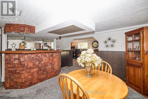 6529 Dalena Place, Niagara Falls, ON - Indoor Photo Showing Dining Room