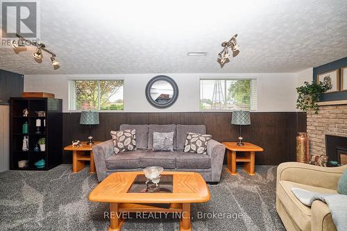 6529 Dalena Place, Niagara Falls, ON - Indoor Photo Showing Living Room