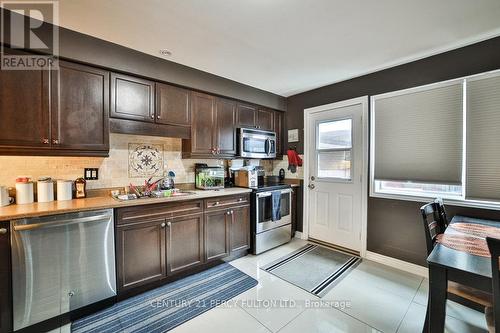 102 Neil Avenue, Hamilton, ON - Indoor Photo Showing Kitchen