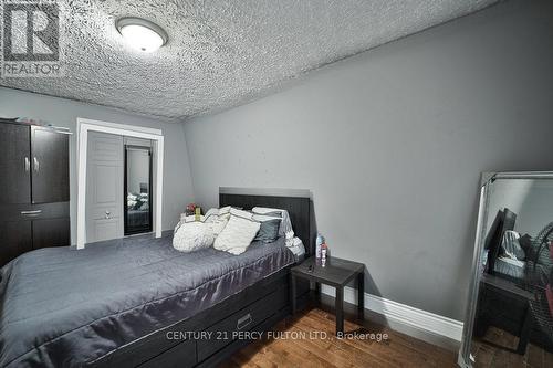 102 Neil Avenue, Hamilton, ON - Indoor Photo Showing Bedroom