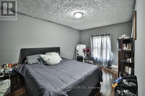 102 Neil Avenue, Hamilton, ON - Indoor Photo Showing Bedroom