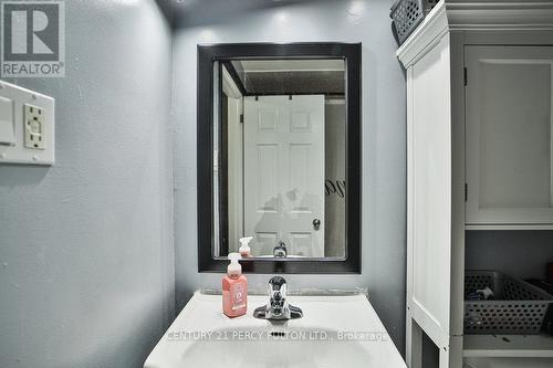 102 Neil Avenue, Hamilton, ON - Indoor Photo Showing Bathroom