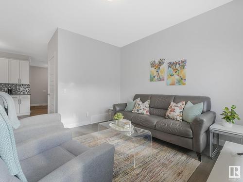 6507 167B Av Nw, Edmonton, AB - Indoor Photo Showing Living Room