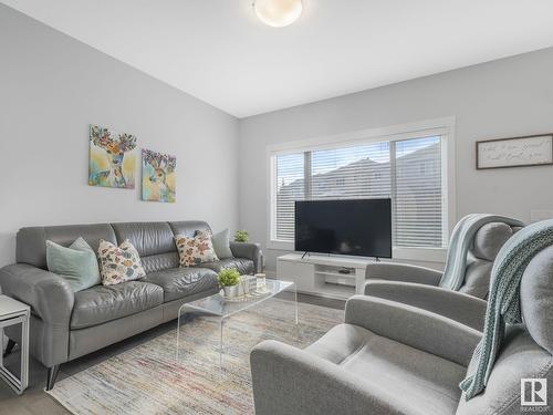 6507 167B Av Nw, Edmonton, AB - Indoor Photo Showing Living Room