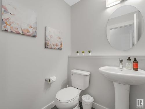 6507 167B Av Nw, Edmonton, AB - Indoor Photo Showing Bathroom