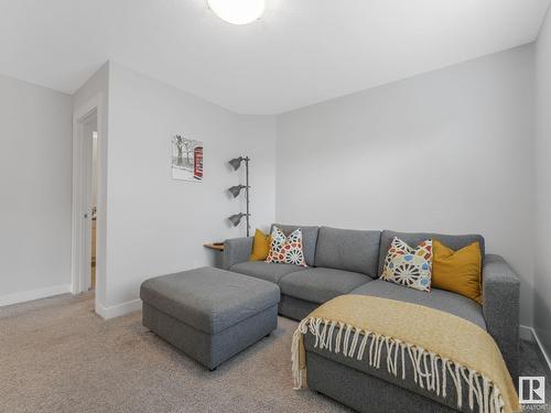 6507 167B Av Nw, Edmonton, AB - Indoor Photo Showing Living Room