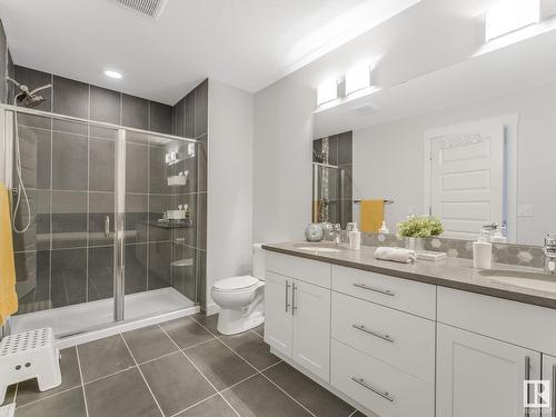 6507 167B Av Nw, Edmonton, AB - Indoor Photo Showing Bathroom