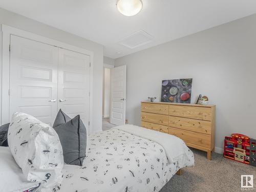 6507 167B Av Nw, Edmonton, AB - Indoor Photo Showing Bedroom