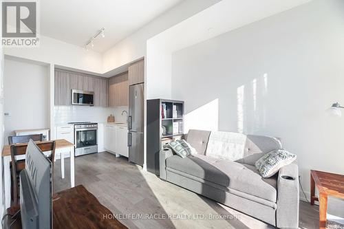 811 - 215 Veterans Drive W, Brampton, ON - Indoor Photo Showing Kitchen