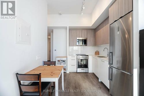 811 - 215 Veterans Drive W, Brampton, ON - Indoor Photo Showing Kitchen