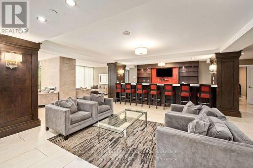 1610 - 330 Ridout Street, London, ON - Indoor Photo Showing Living Room